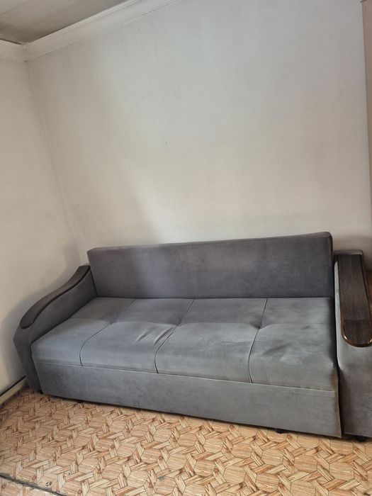 Продам диван, шкаф.