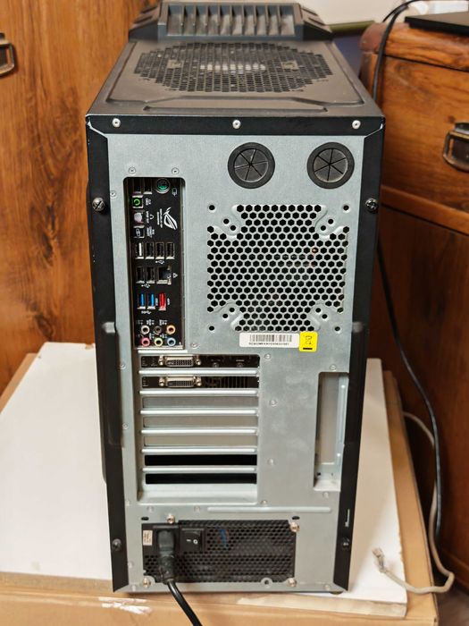 Офис Компютър + 24" DELL UltraSharp U2410 IPS монитор