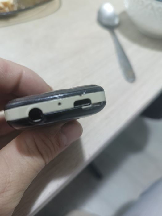 Продается сотовый телефон