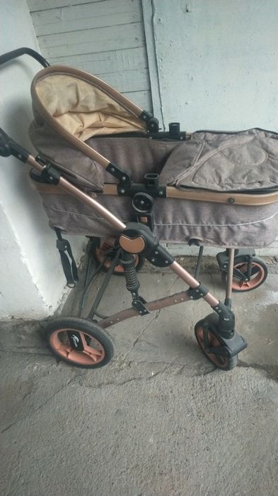 Коляска в хорошем состояний