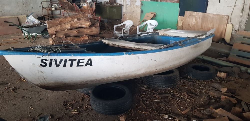 Рибарска лодка в добро състояние