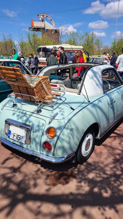 Nissan Figaro pentru evenimente - masina retro