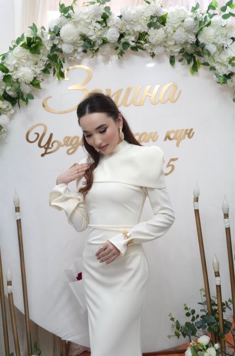 Платье новое на той,