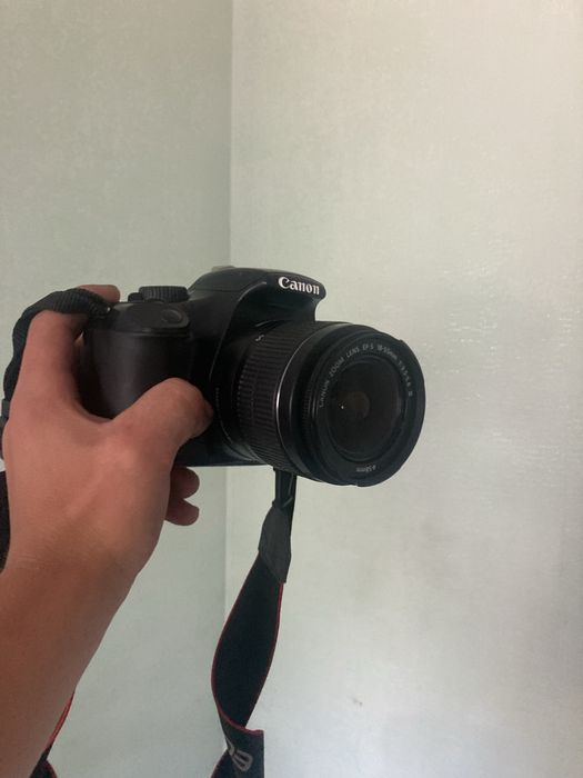 Продам фотоапорат Canon eos1100D