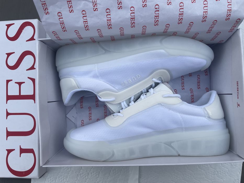 Adidasi originali Guess