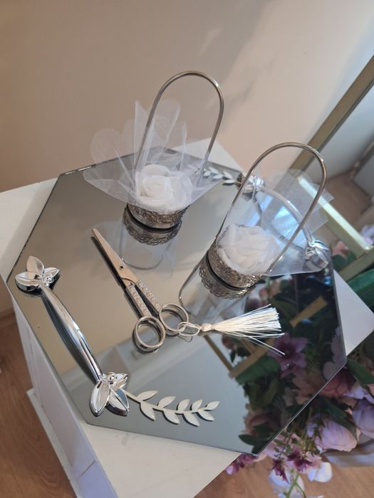 Табла за годежни пръстени и комплект за кафе