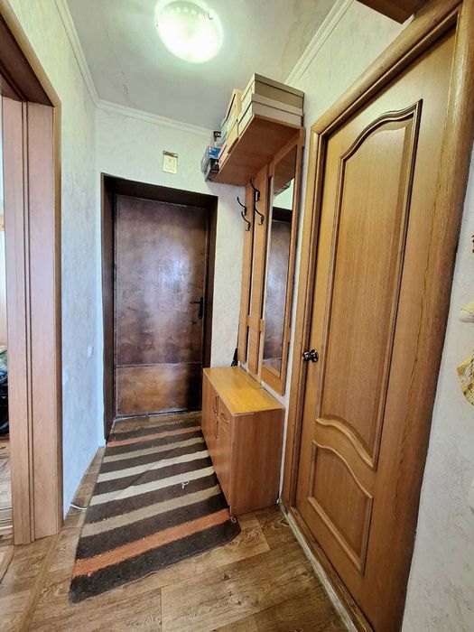 Продаётся 1 комн. ОКТ, район 8 школа.