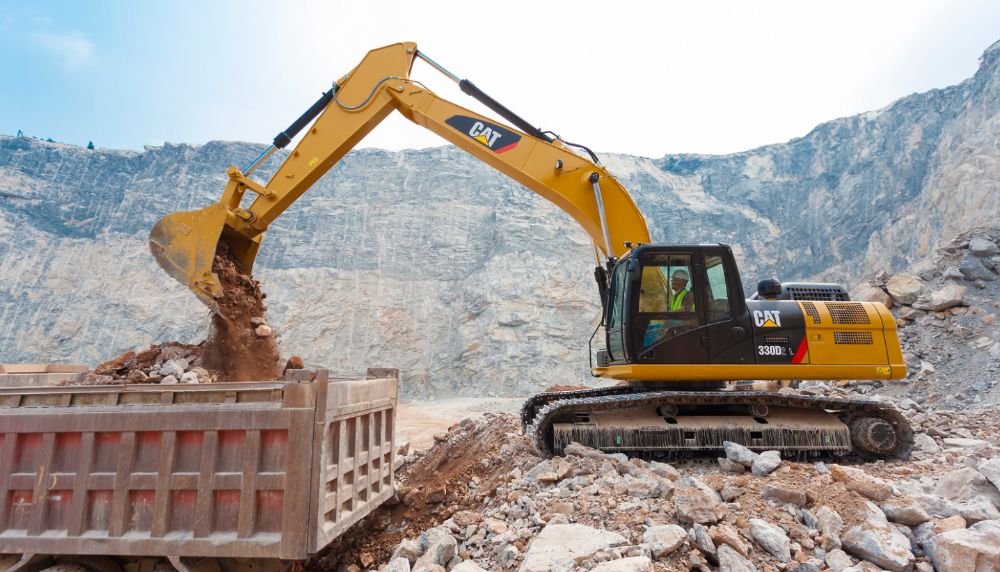 Экскаватор с гидромолотом. Гидромолот CAT B30