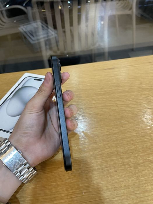 Продам айфон 15 100%