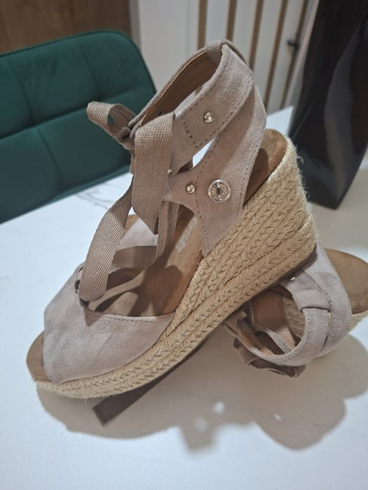 Vand sandale cu talpa ortopedica