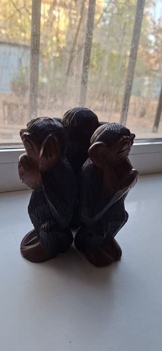 Продам статуэтки из красного дерева