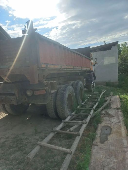 Kamaz srochno sotiladi