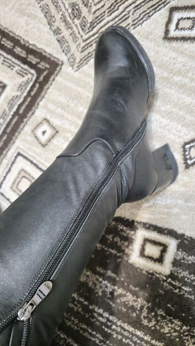 Продам кожаные сапоги 40 размер