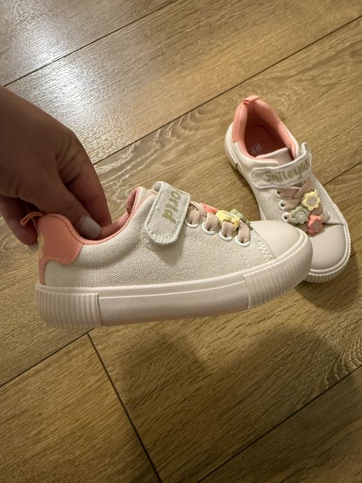 Vand incaltaminte fete