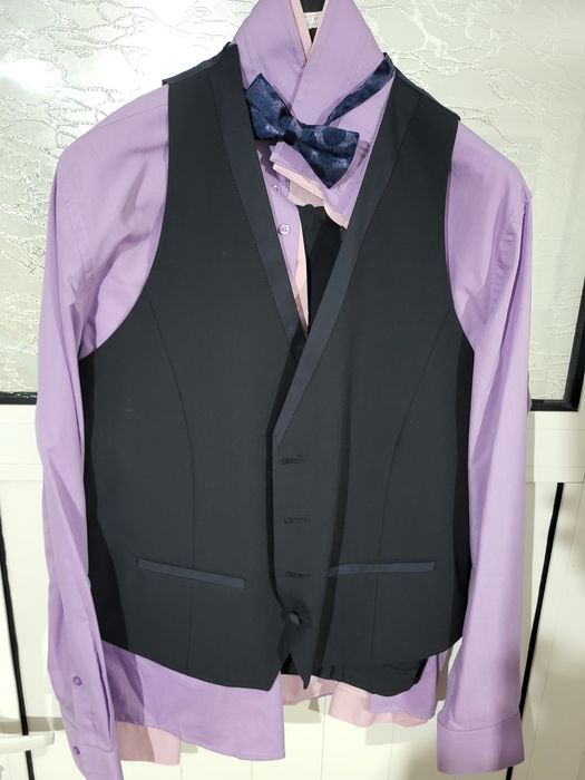 Продавам нов костюм комплект