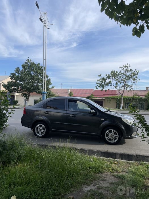 Nexia 3 mokriy asfalt holati zor holatda 1 dona kalinkada petno
