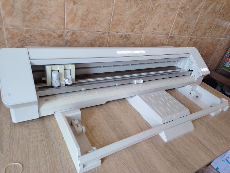 Cutter plotter Silhouette Cameo Pro – perfect funcțional +Kit accesorii