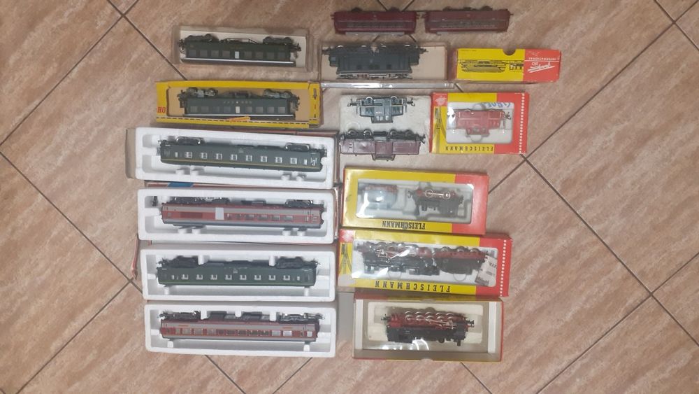 Locomotive si vagoane trenulet electric scara HO