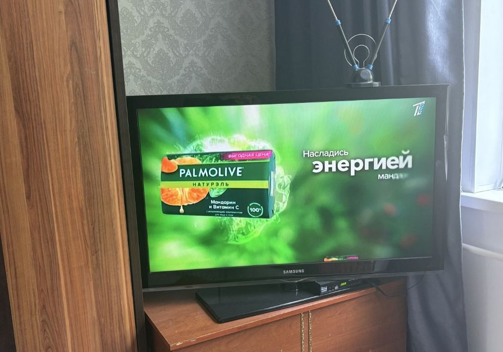 Смарт телевизор Samsung 106 см WiFi YouTube