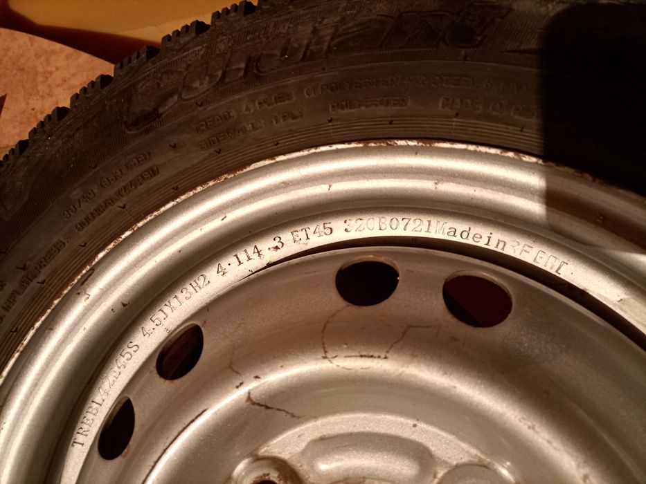 Продам авто шины с дисками зима шипы