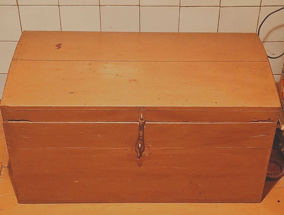 Продается сундук советский из дерева.