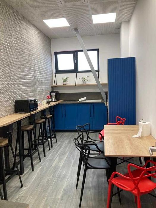 Scaun de bar din fier, blat rotund lemn-stil industrial