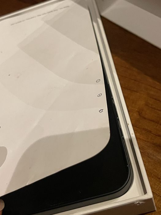 Продавам iPhone 16e