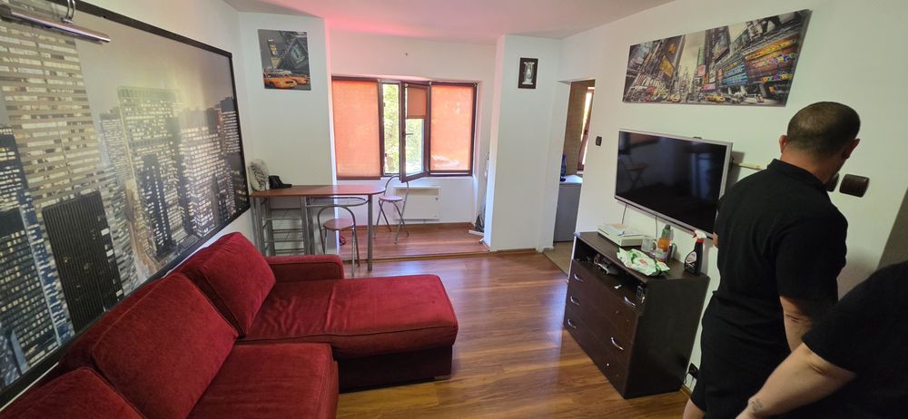 Închiriez garsoniera confort 1