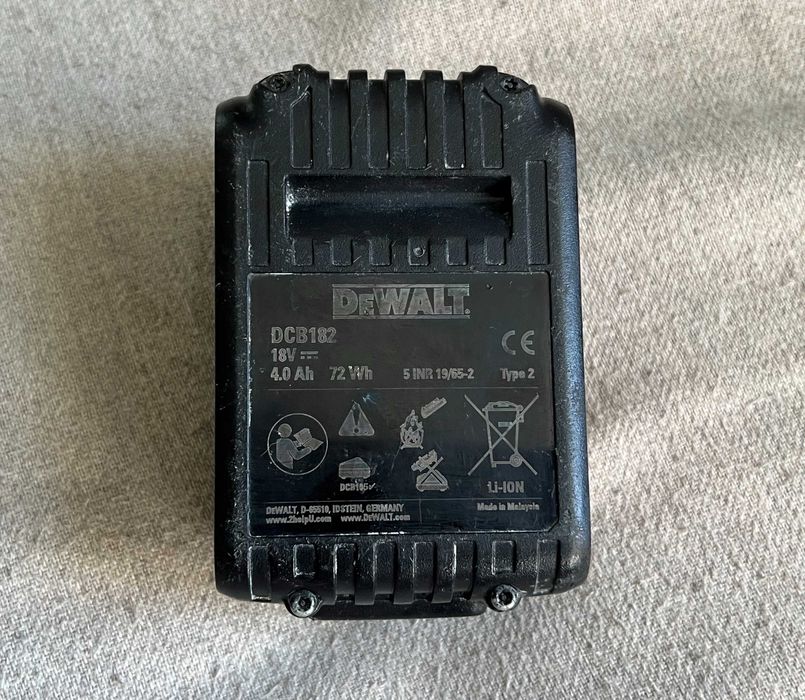 Baterie acumulator Dewalt 18V de 4 amperi - buna