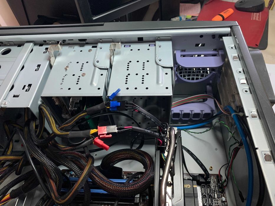 Servieta Antec Ful Tower