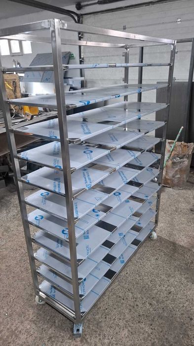 Carucioare , panacoate cu rafturi detasabile , din inox.
