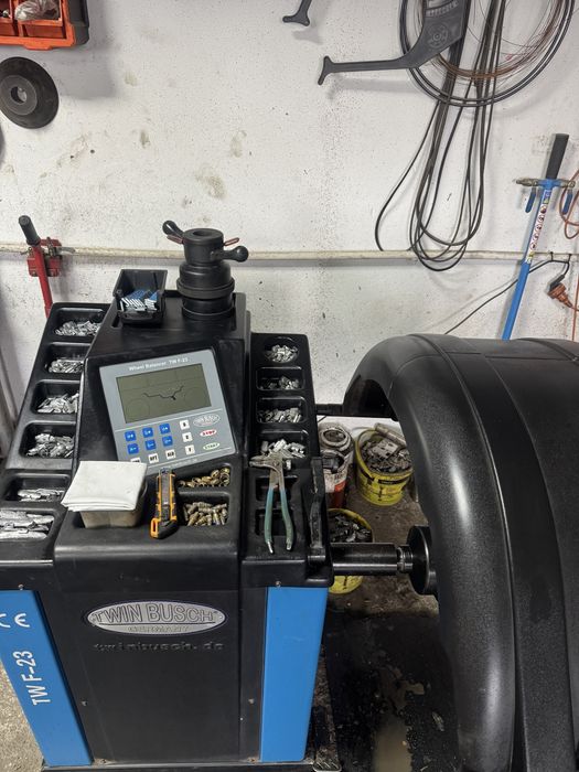 Masina de echilibrat roti TWIN BUSCH F-23