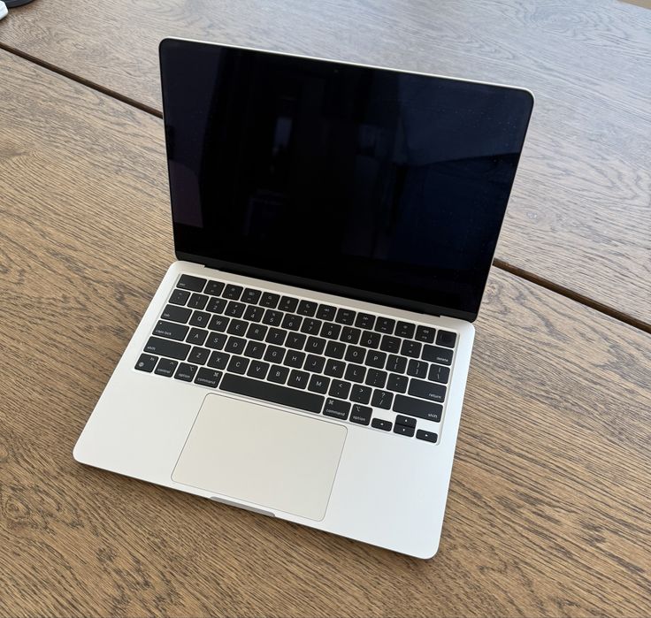 Продаю MacBook Air 13 М3 256