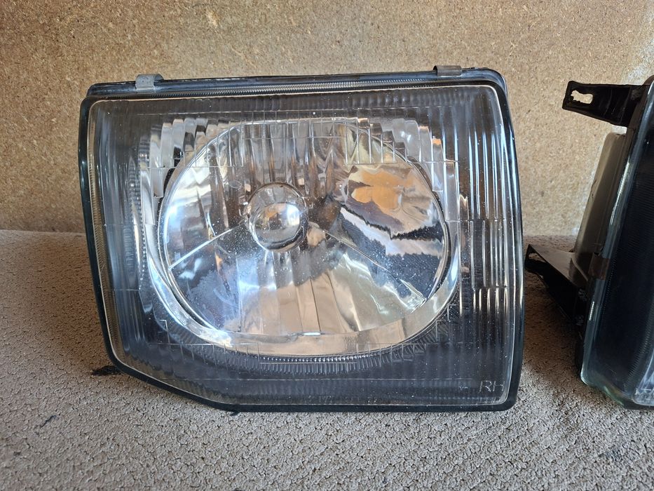 Фары митсубиси  пажеро в оригинале