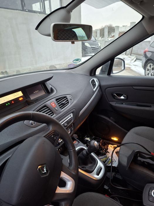 Dezmembrez renault scenic 1.4 tce