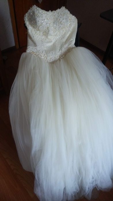 продам свадебное платье с  шубой