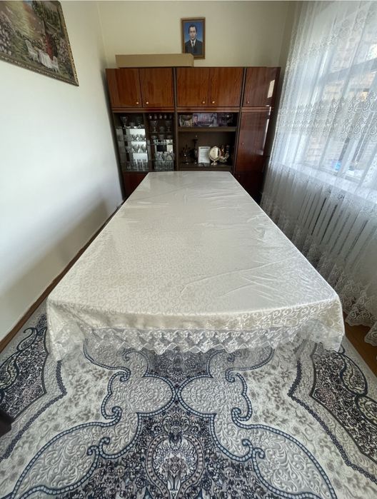 Срочно продаётся стол для зала!