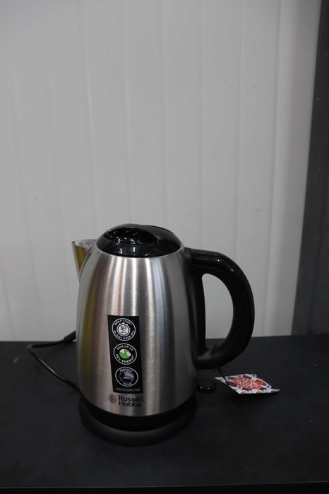 Russell Hobbs безжичен чайник с черна дръжка, бързо кипене 3KW