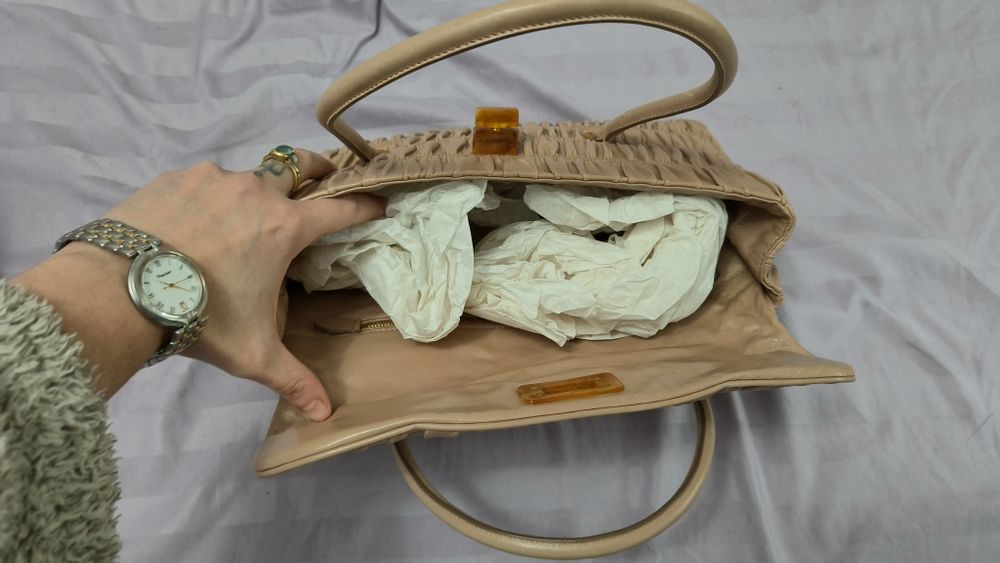 Geanta prada originala aproape noua ,purtata la 3 evenimente