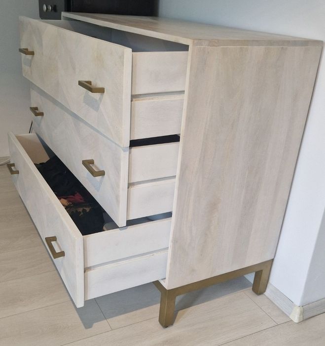 Vand mobilier comoda  lemn mango