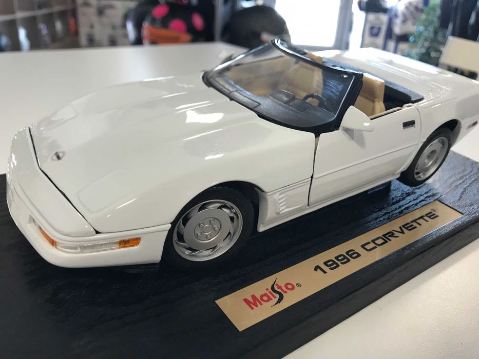 MAISTO метална колекционерска количка CHEVROLET CORVETTE 1997 1:18NEW