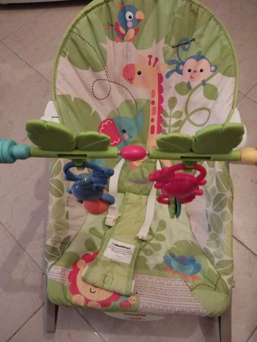 Бебешки шезлонг - столче Fisher Price - Тропическа Гора - Масаж

Удобн