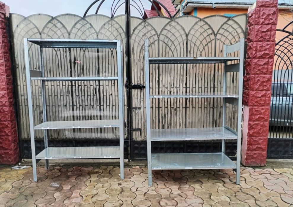 Rafturi metalice pentru depozitare manuala cu polite