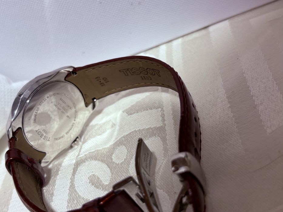 Tissot 1853 Original – Ceas Elvețian Elegant, Culoare Bordo Rară