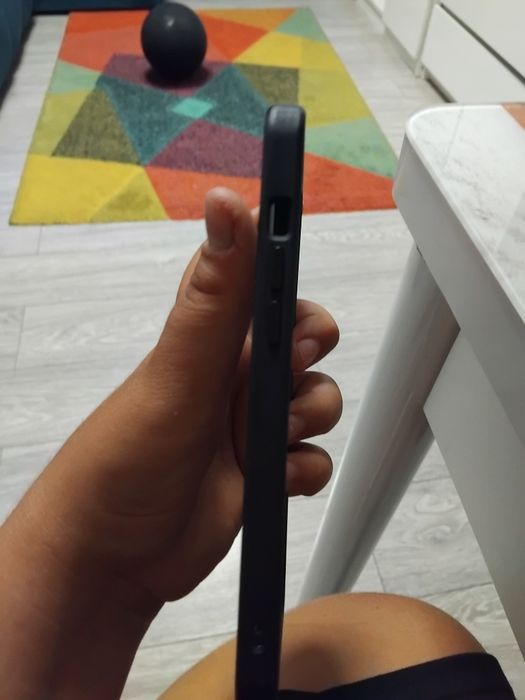 Vând husa pentru telefon iPhone 15 pro max si un ceas pentu copii