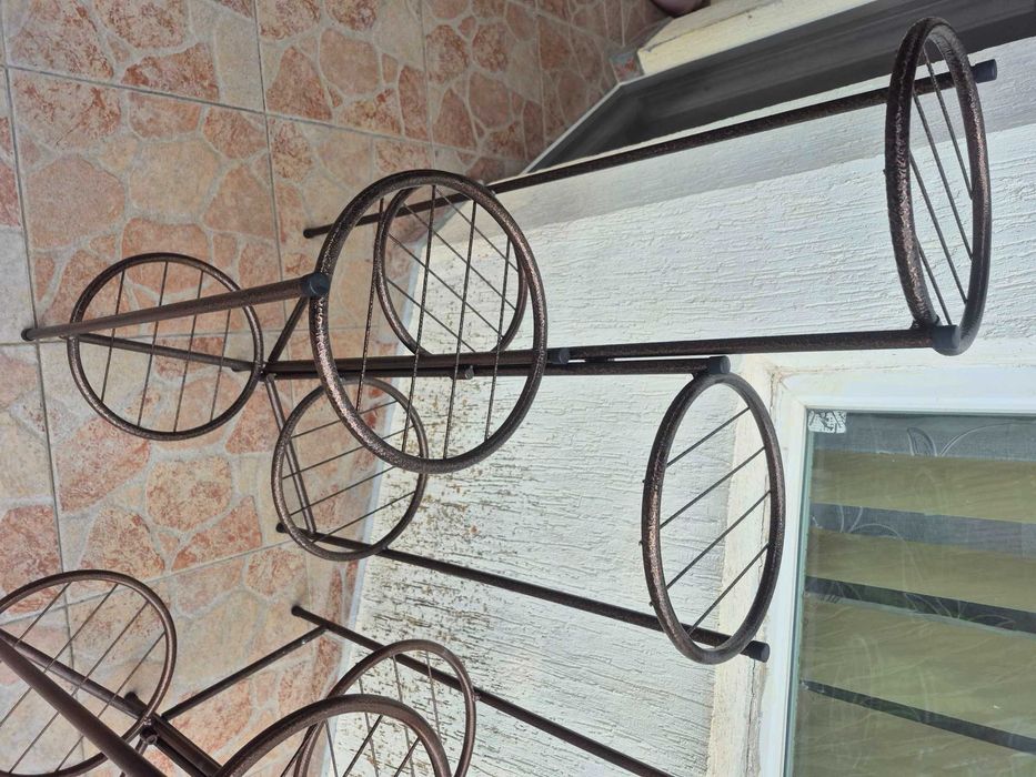 Цветарници метални и дървен