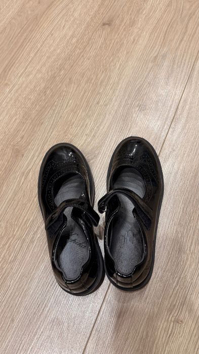 Продам детские туфли