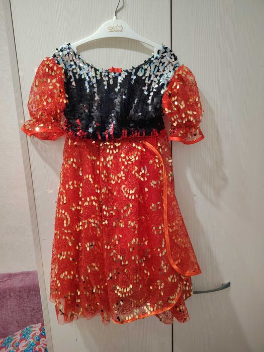 Продам Платья бу