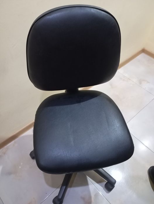 Офис стол / кожа / регулиращ