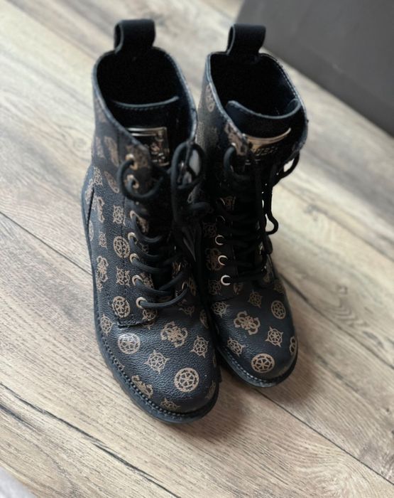 Кожени боти Guess